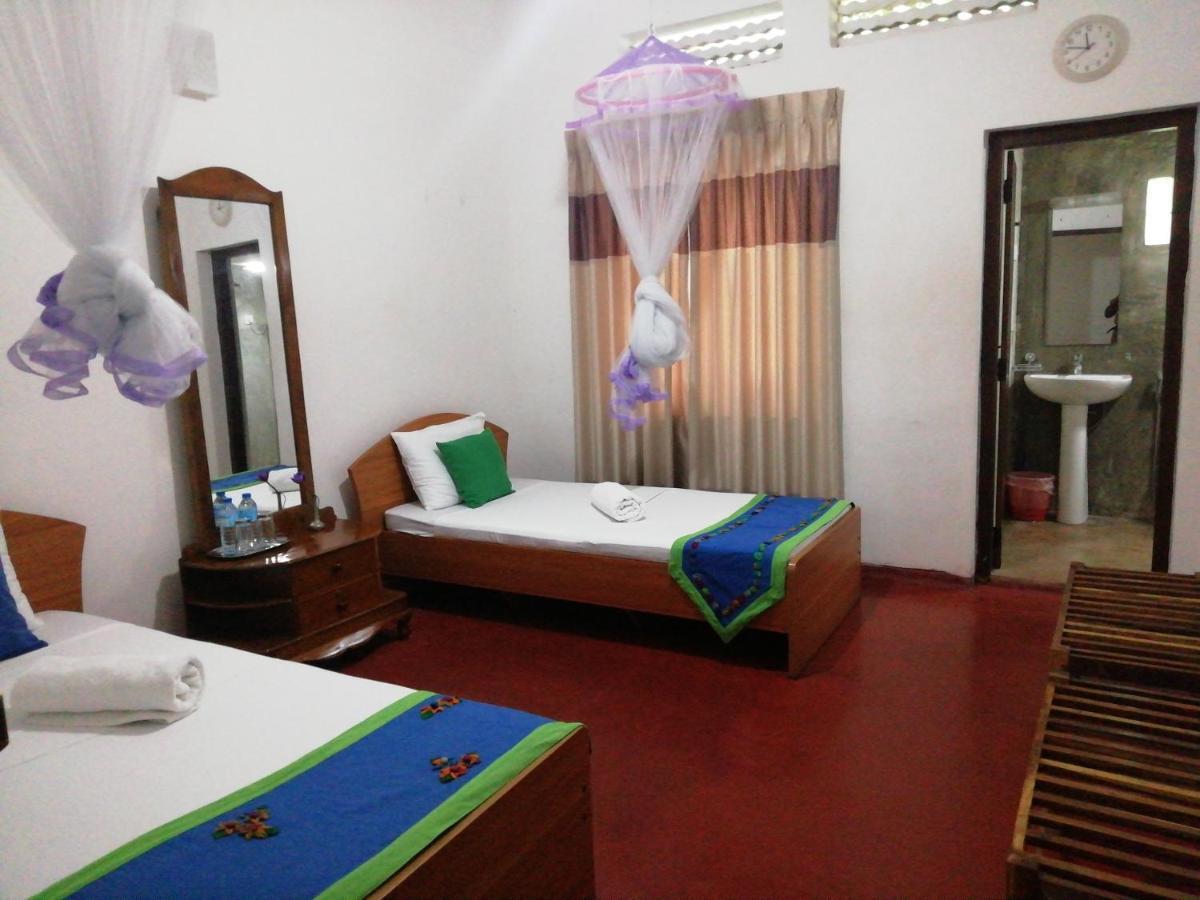 Mahaweli Shades Hotel Kandy Exterior photo